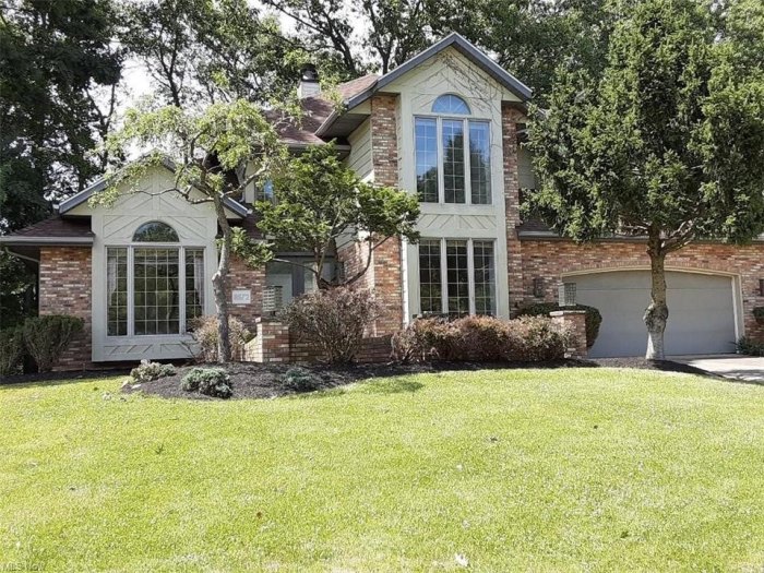 Homes for sale in brecksville oh
