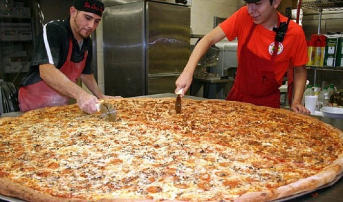 A large pizza has how many slices